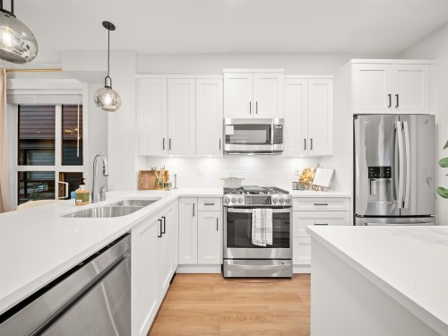 4-20926 83 Avenue, Langley, BC - Indoor Photo Showing Kitchen With Double Sink With Upgraded Kitchen