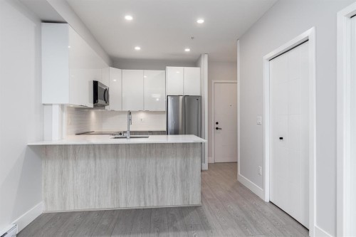 10X-5486 199A Street, Langley, BC - Indoor Photo Showing Kitchen