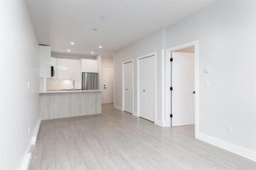 10X-5486 199A Street, Langley, BC - Indoor Photo Showing Kitchen