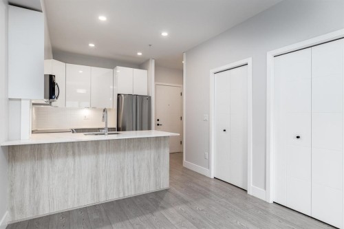 10X-5486 199A Street, Langley, BC - Indoor Photo Showing Kitchen