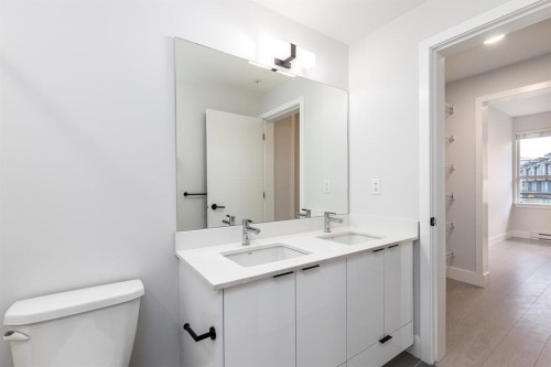 10X-5486 199A Street, Langley, BC - Indoor Photo Showing Bathroom
