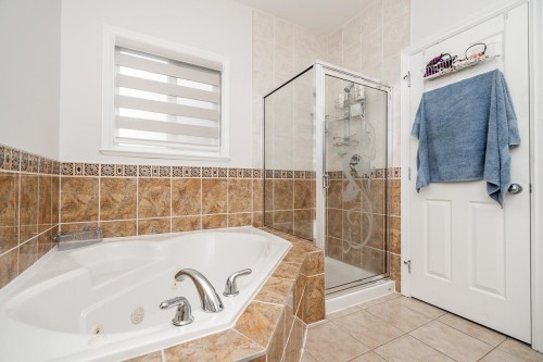 12773 90 Avenue, Surrey, BC - Indoor Photo Showing Bathroom