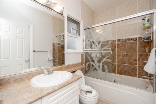 12773 90 Avenue, Surrey, BC - Indoor Photo Showing Bathroom