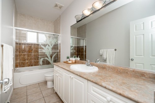 12773 90 Avenue, Surrey, BC - Indoor Photo Showing Bathroom