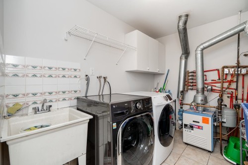 12773 90 Avenue, Surrey, BC - Indoor Photo Showing Laundry Room