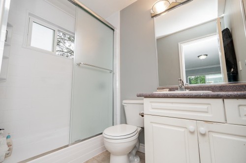 12773 90 Avenue, Surrey, BC - Indoor Photo Showing Bathroom