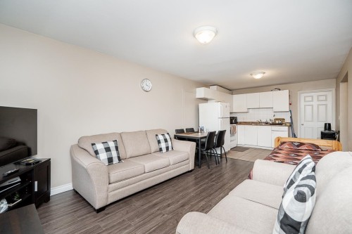 12773 90 Avenue, Surrey, BC - Indoor Photo Showing Living Room