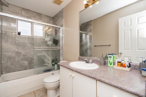 12773 90 Avenue, Surrey, BC - Indoor Photo Showing Bathroom