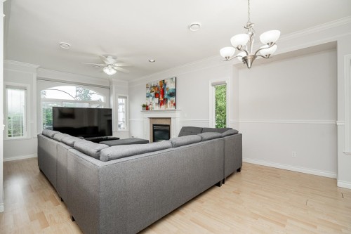 12773 90 Avenue, Surrey, BC - Indoor Photo Showing Living Room With Fireplace