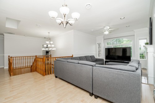 12773 90 Avenue, Surrey, BC - Indoor Photo Showing Living Room