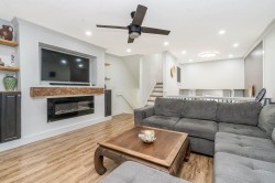 17-33293 Bourquin Crescent E Abbotsford, BC V2S 1Y2