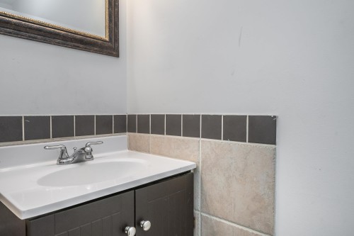 17-33293 Bourquin Crescent E, Abbotsford, BC 