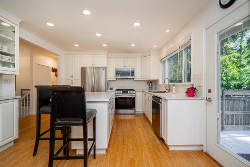 7397 Bates Road, Delta, BC - Indoor Photo Showing Kitchen With Upgraded Kitchen