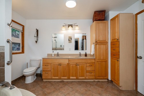 7397 Bates Road, Delta, BC - Indoor Photo Showing Bathroom