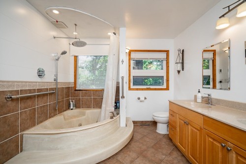 7397 Bates Road, Delta, BC - Indoor Photo Showing Bathroom