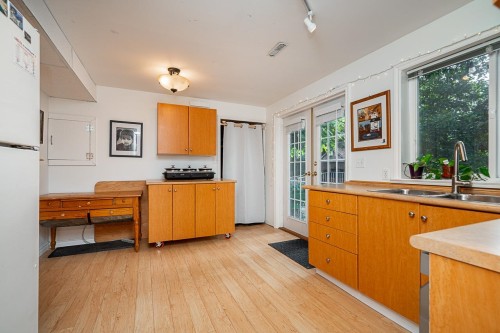 7397 Bates Road, Delta, BC - Indoor Photo Showing Kitchen With Double Sink