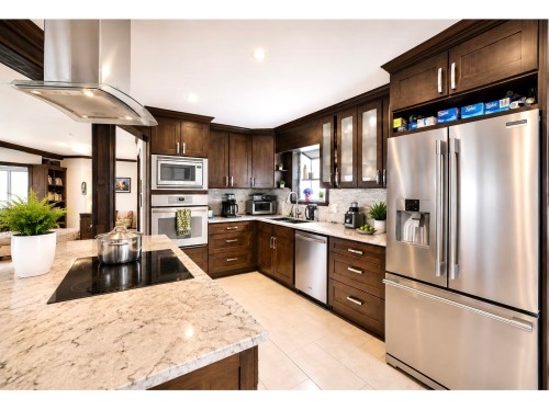 1783 Everett Road, Abbotsford, BC - Indoor Photo Showing Kitchen With Upgraded Kitchen
