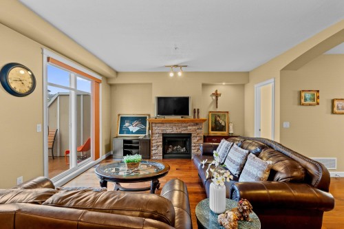 72-20738 84 Avenue, Langley, BC - Indoor Photo Showing Living Room With Fireplace