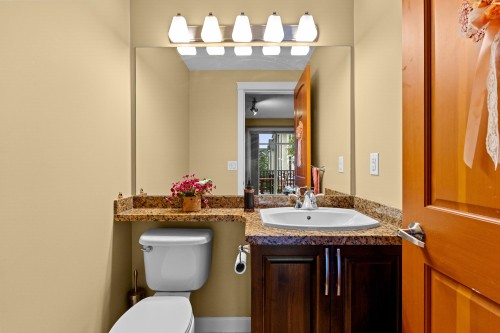 72-20738 84 Avenue, Langley, BC - Indoor Photo Showing Bathroom