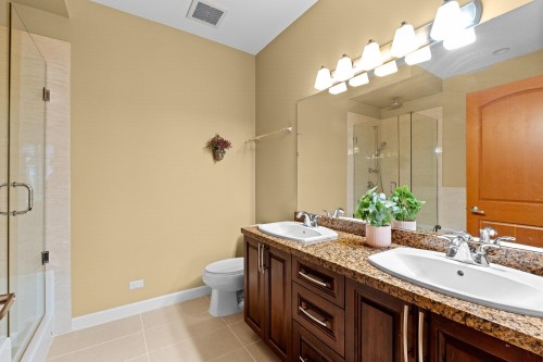 72-20738 84 Avenue, Langley, BC - Indoor Photo Showing Bathroom