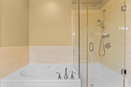 72-20738 84 Avenue, Langley, BC - Indoor Photo Showing Bathroom