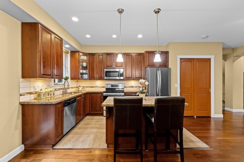 72-20738 84 Avenue, Langley, BC - Indoor Photo Showing Kitchen With Double Sink