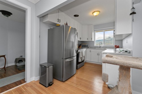 39965 No. 5 Road, Abbotsford, BC - Indoor Photo Showing Kitchen With Stainless Steel Kitchen