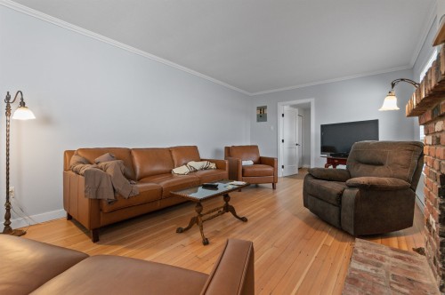 39965 No. 5 Road, Abbotsford, BC - Indoor Photo Showing Living Room