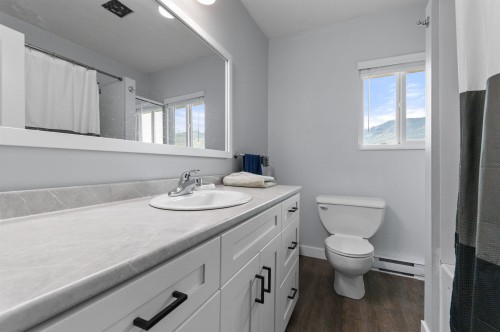39965 No. 5 Road, Abbotsford, BC - Indoor Photo Showing Bathroom