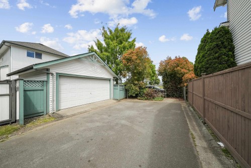 18568 64B Avenue, Surrey, BC 