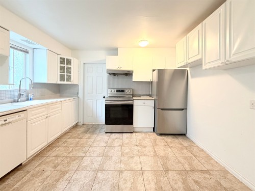 13475 Hilton Road, Surrey, BC - Indoor Photo Showing Kitchen