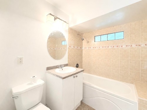 13475 Hilton Road, Surrey, BC - Indoor Photo Showing Bathroom