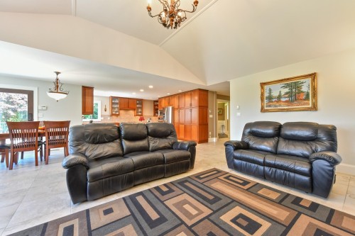 16533 26 Avenue, Surrey, BC - Indoor Photo Showing Living Room