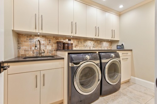16533 26 Avenue, Surrey, BC - Indoor Photo Showing Laundry Room