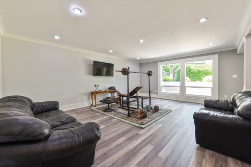 16533 26 Avenue, Surrey, BC - Indoor Photo Showing Living Room