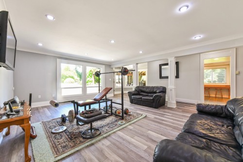 16533 26 Avenue, Surrey, BC - Indoor Photo Showing Living Room