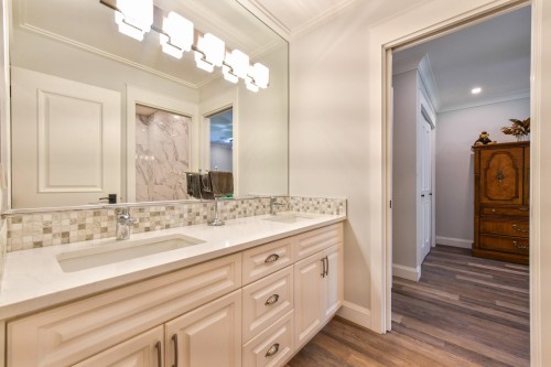 16533 26 Avenue, Surrey, BC - Indoor Photo Showing Bathroom
