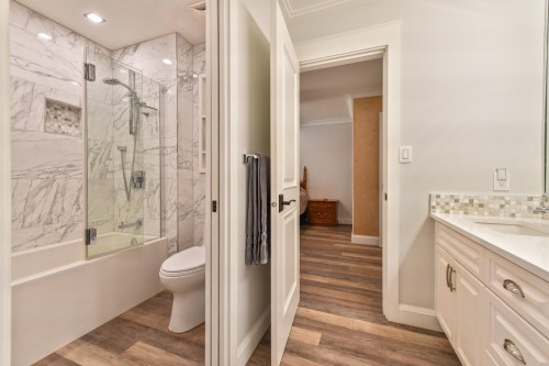 16533 26 Avenue, Surrey, BC - Indoor Photo Showing Bathroom