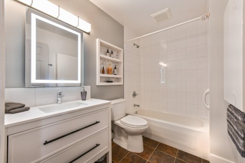 16533 26 Avenue, Surrey, BC - Indoor Photo Showing Bathroom