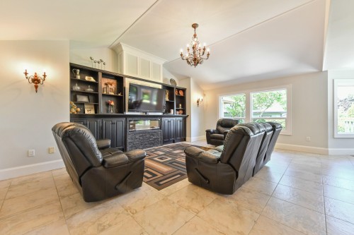 16533 26 Avenue, Surrey, BC - Indoor Photo Showing Living Room