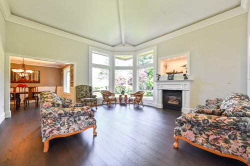16533 26 Avenue, Surrey, BC - Indoor Photo Showing Living Room With Fireplace