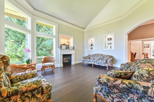 16533 26 Avenue, Surrey, BC - Indoor Photo Showing Living Room With Fireplace