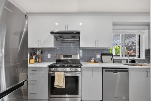16166 92 Avenue, Surrey, BC - Indoor Photo Showing Kitchen