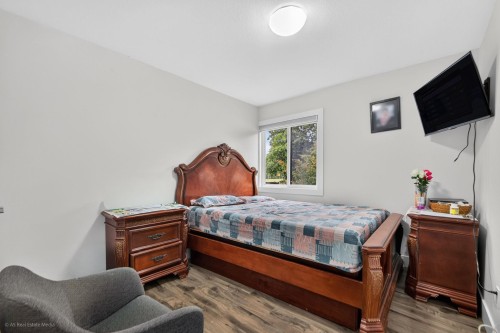 16166 92 Avenue, Surrey, BC - Indoor Photo Showing Bedroom