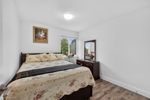 16166 92 Avenue, Surrey, BC - Indoor Photo Showing Bedroom