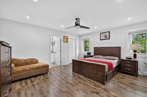 16166 92 Avenue, Surrey, BC - Indoor Photo Showing Bedroom