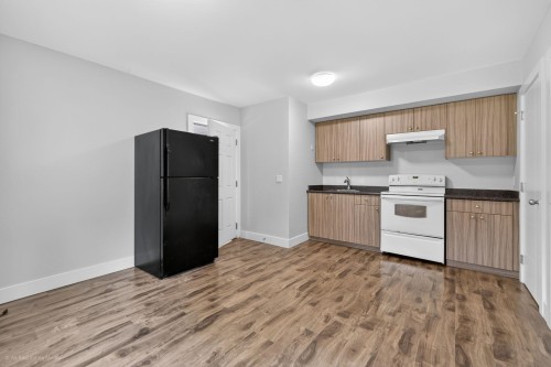 16166 92 Avenue, Surrey, BC - Indoor Photo Showing Kitchen