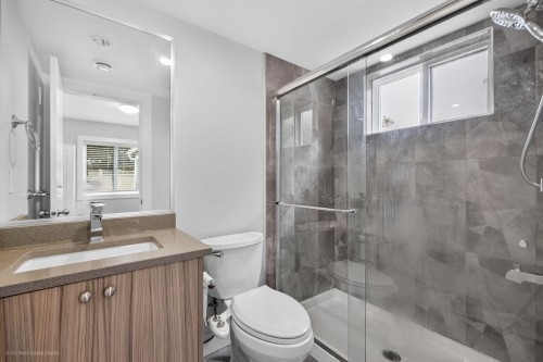 16166 92 Avenue, Surrey, BC - Indoor Photo Showing Bathroom