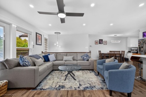 16166 92 Avenue, Surrey, BC - Indoor Photo Showing Living Room