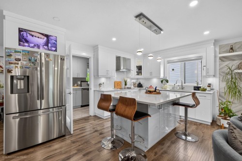 16166 92 Avenue, Surrey, BC - Indoor Photo Showing Kitchen With Upgraded Kitchen
